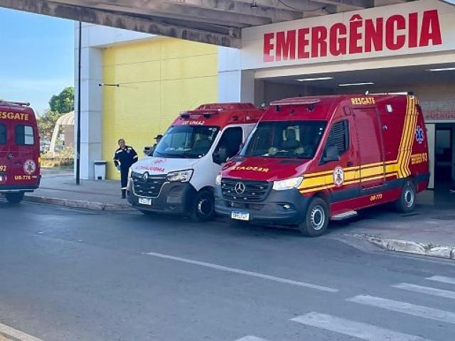 Homem leva choque elétrico em cima de caminhão e sofre queimaduras graves no rosto e tórax