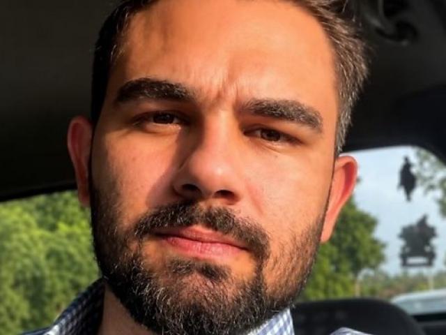 Aluno de aviação de 27 anos morre após trote do ‘banho de óleo’ 