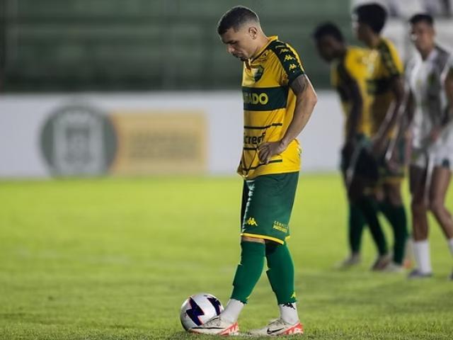 Cuiabá rescinde com Victor Barbara após duas temporadas pelo clube