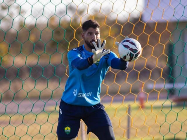 Marcelo Carné sofre ruptura do tendão do adutor e não joga mais pelo Cuiabá em 2026