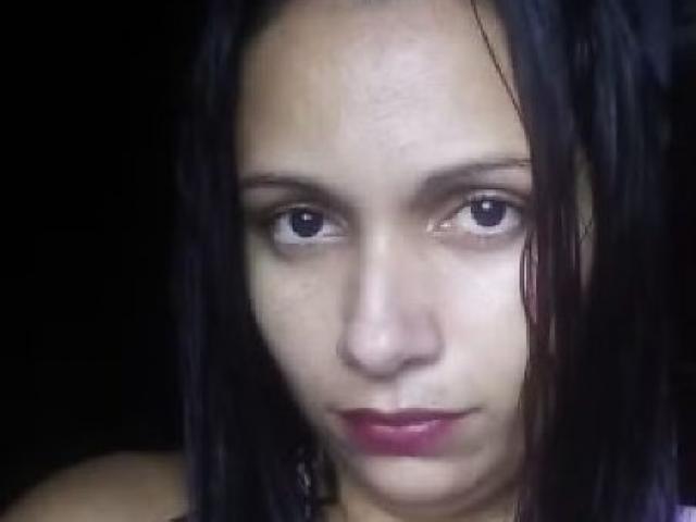 Mulher é brutalmente assassinada a facadas na cozinha de casa na frente dos filhos em Nova Bandeirantes