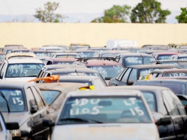 Carro por R$ 3 mil e Biz por R$ 900: Várzea Grande faz leilão de veículos