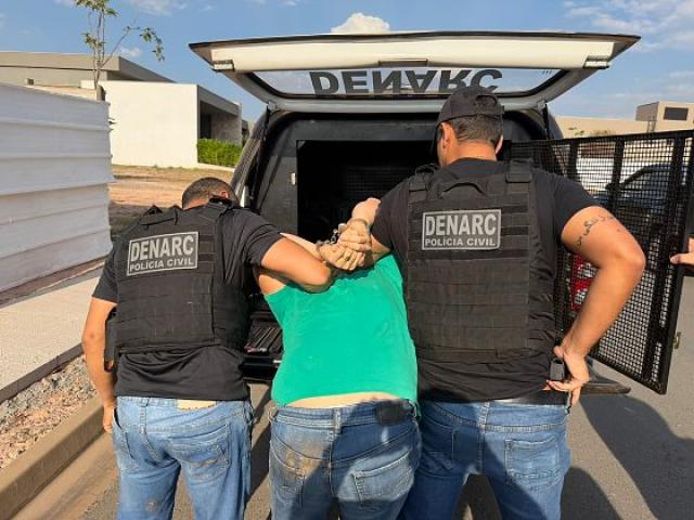 Homem “planta” 1 kg de droga no carro da ex e é caçado por helicóptero em condomínio de luxo