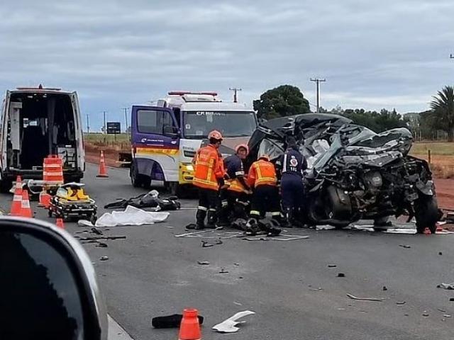 Família de Mato Grosso morre em batida entre caminhonete e carreta; estavam a caminho de velório do avô