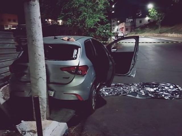 Bandidos roubam carro de aplicativo, trocam tiros com a PM e um morre em Cuiabá