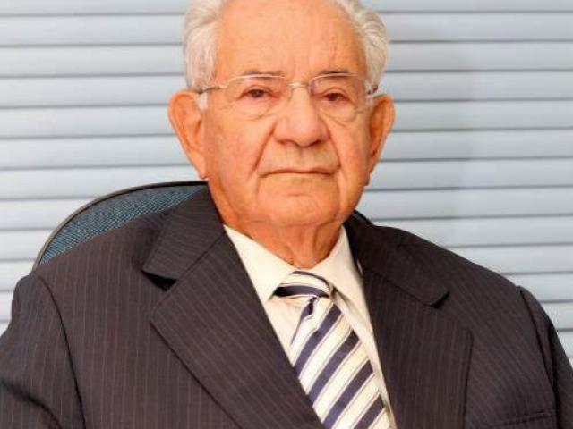 Prof. Dr. José Antônio Tobias deixa legado de mais de um século dedicado à educação e à construção do conhecimento