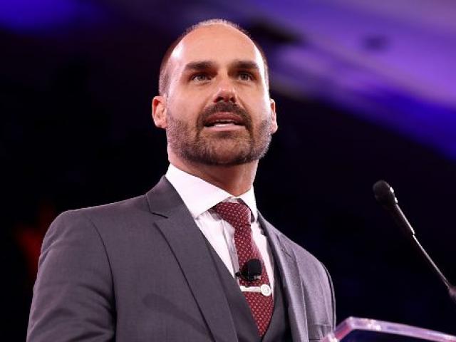 Moraes manda prender Eduardo Bolsonaro e cancela seus passaportes