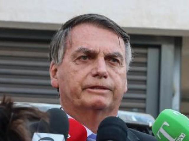 Defesa de Bolsonaro pede afastamento de Moraes de inquérito sobre golpe; entenda