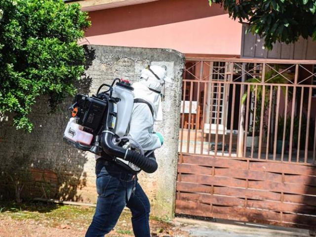Prefeitura realiza trabalho preventivo de combate à dengue. Borrifação também está sendo realizada