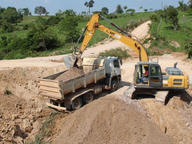 Prefeitura de Nova Monte Verde, intensifica recuperação de Pontes e estradas vicinais.