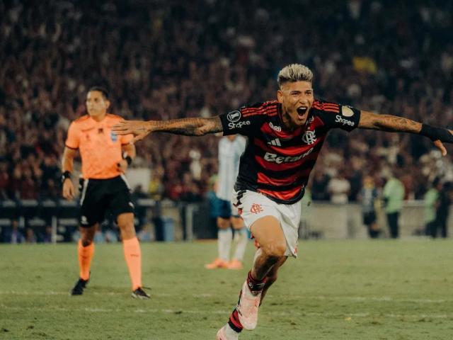 Carrascal decide, e Flamengo vence Racing no Maracanã pela Libertadores