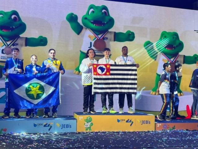Atleta de Sinop conquista medalha de prata por equipes no xadrez em competição nacional