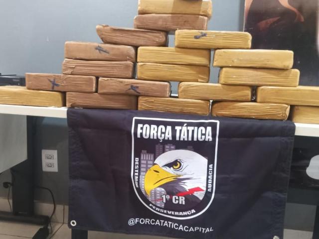 Força Tática da PM e PRF apreendem 19 tabletes de pasta base de cocaína em Várzea Grande
