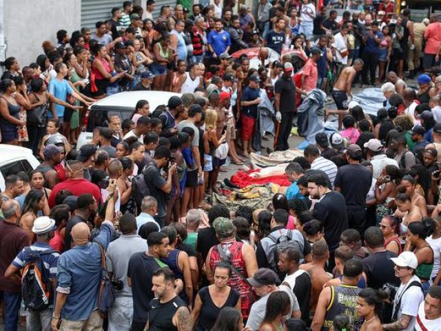 Governo do RJ confirma 121 mortos em megaoperação; moradores retiram dezenas de corpos de mata