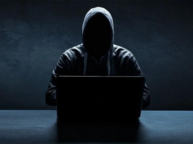 Homem é condenado por ameaçar adolescente com nudes por cinco anos