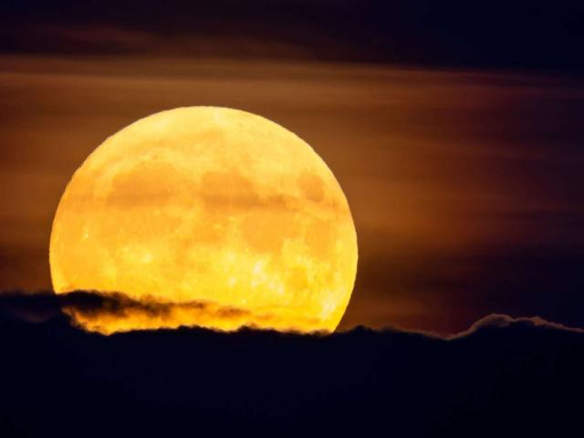 Maior Superlua de 2025 ilumina o céu esta semana