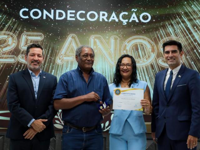 Governo de MT homenageia pela primeira vez empregados públicos que completaram 25 anos de carreira