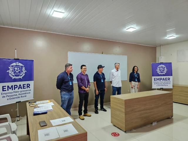 Prefeitura e Governo do Estado entregam cartões do FUNDAAF para 38 agricultores familiares