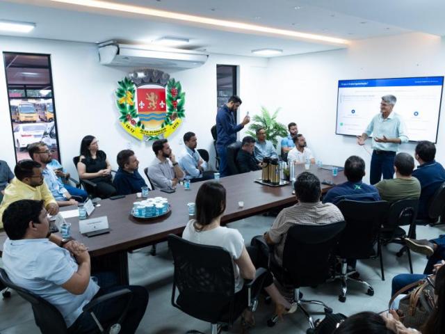 Reunião entre Prefeitura e CDL esclarece dúvidas e tranquiliza empresários