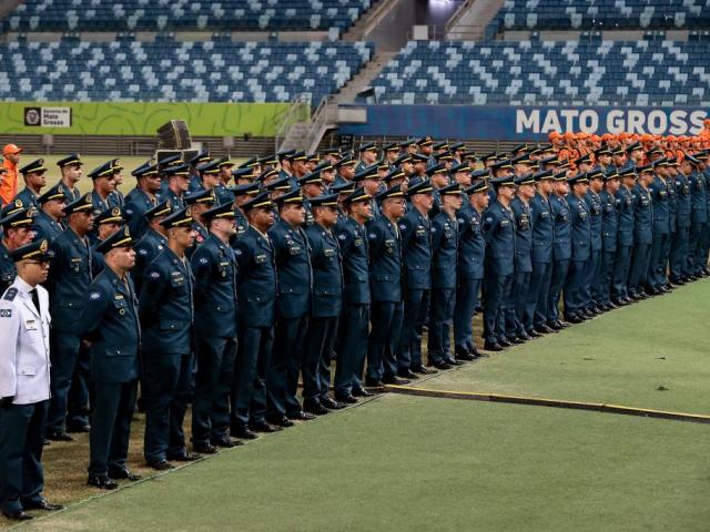 Governo de MT oficializa promoção de 513 militares, entrega viaturas e anuncia novo Comando Geral do Corpo de Bombeiros