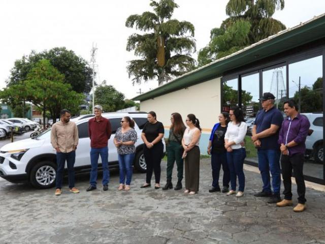Prefeitura entrega veículo SUV para reforçar atendimentos do Abrigo Florescer