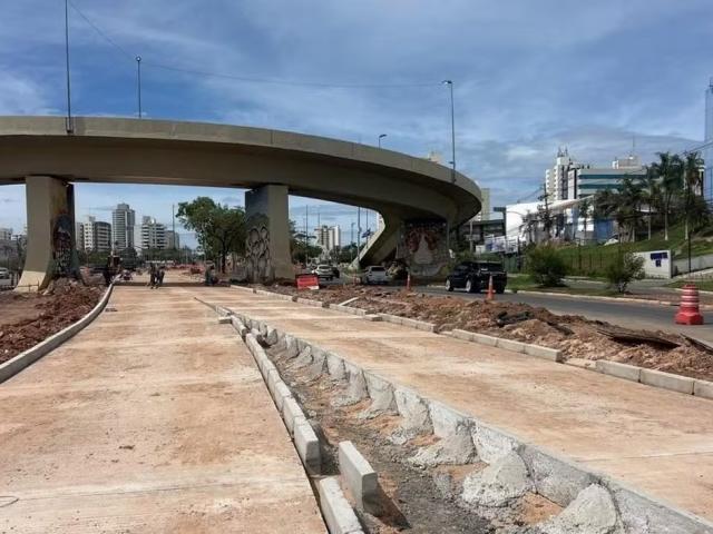 Dois trechos das obras do BRT serão suspensos durante o Natal para não prejudicar comércio em Cuiabá