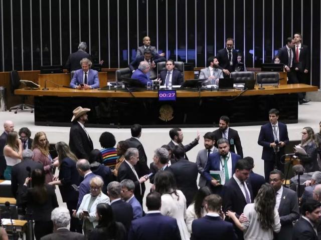 Câmara aprova projeto que corta isenções tributárias e libera R$ 22,45 bilhões no Orçamento de 2026