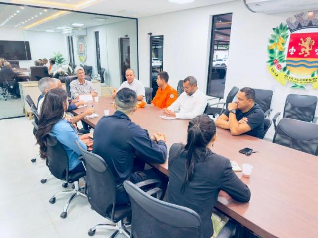 Secretaria de Cidade e forças de segurança debatem ações para futura campanha de conscientização no trânsito