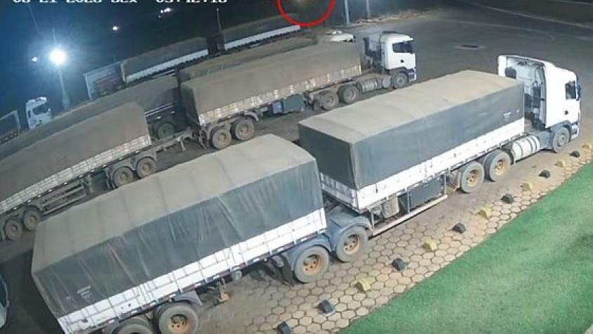 Vídeo mostra momento em que duas carretas batem de frente na BR-158 em Confresa