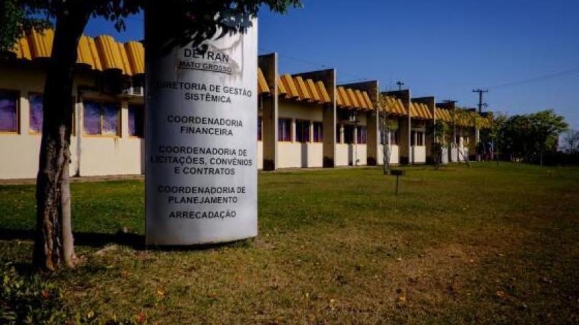Juiz condena ex-servidores do Detran em R$ 335 mil por esquema que apagava multa em troca de propina