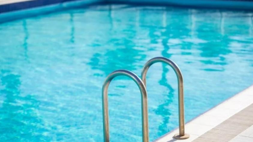 Menina de 1 ano e 2 meses morre após ser encontrada submersa em piscina