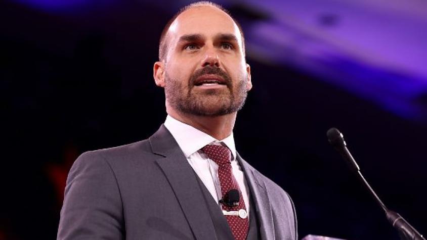 Moraes manda prender Eduardo Bolsonaro e cancela seus passaportes