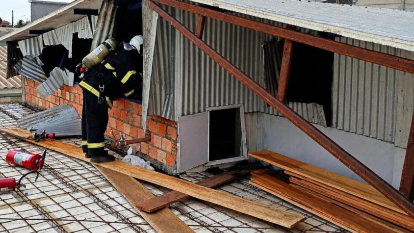 Corpo de Bombeiros combate incêndio no telhado de hospital municipal