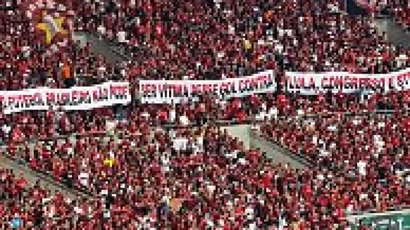 Torcida do Flamengo mira Lula, Congresso e STF em protesto contra proibição das bets; vídeo